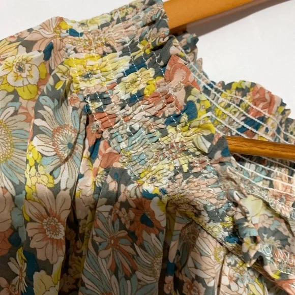 Umgee Floral women’s blouse smocked Neckline long sleeve new - Picture 3 of 7
